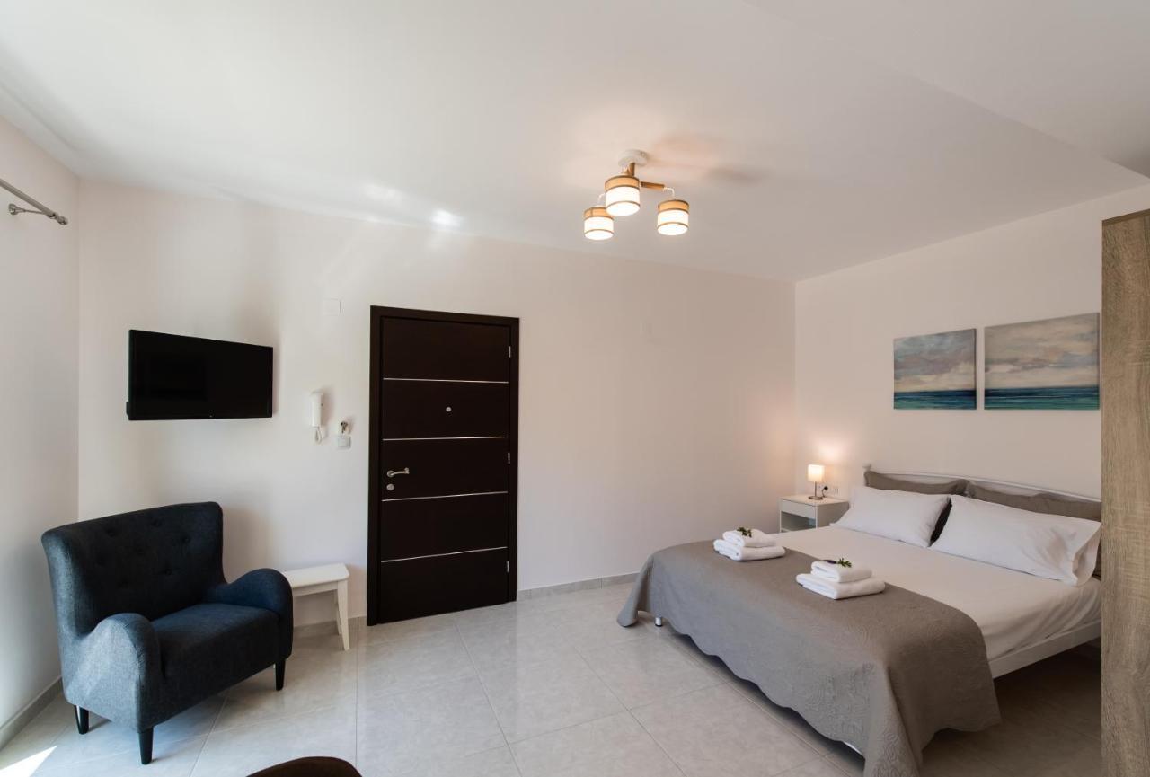 Bounatsa Studios & Apartments 奈德里 外观 照片